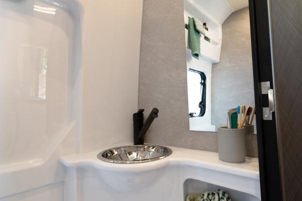 AND_5658XVAN_5_allestite